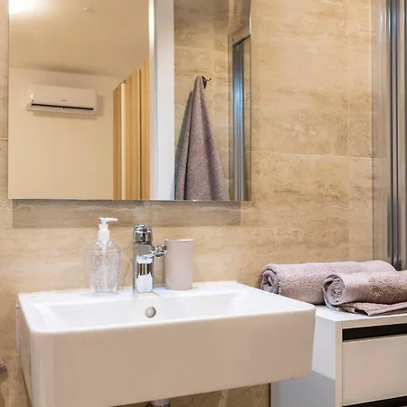 Beautiful Modern 2br 公寓 *