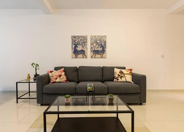 Beautiful Modern 2br *