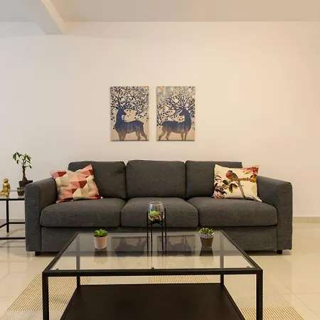 Beautiful Modern 2br *