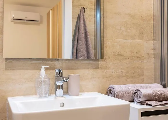 Beautiful Modern 2br Apartment *